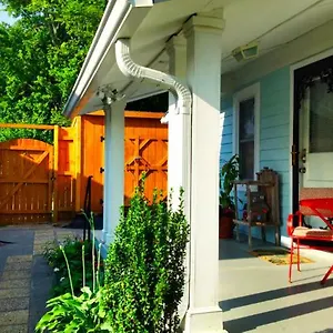 Guest house Peaceful Private Cottage, Walk To Park & 5 Mins To Downtown, Nashville